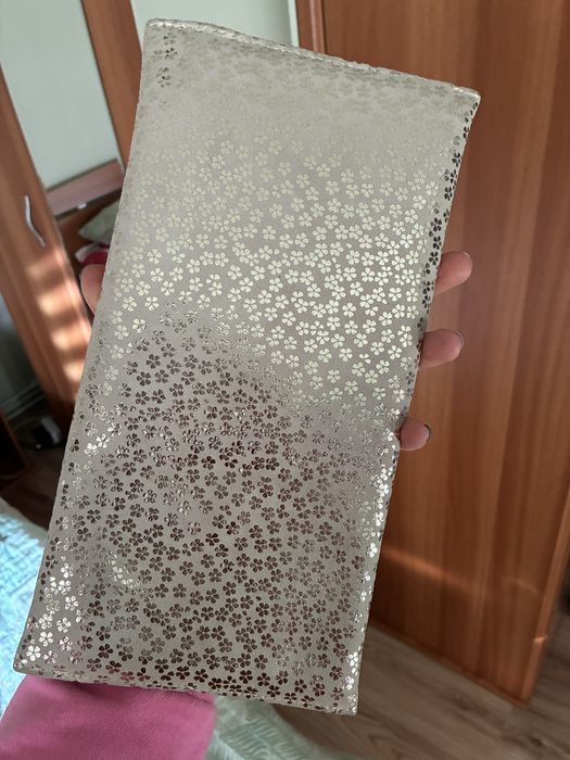 Plic auriu din piele