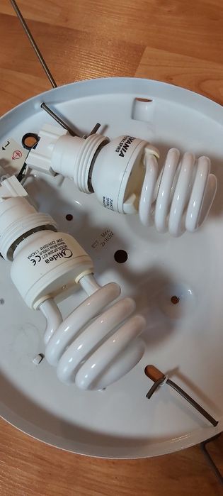 Плафониера с енергоспестяващи крушки 50 лева