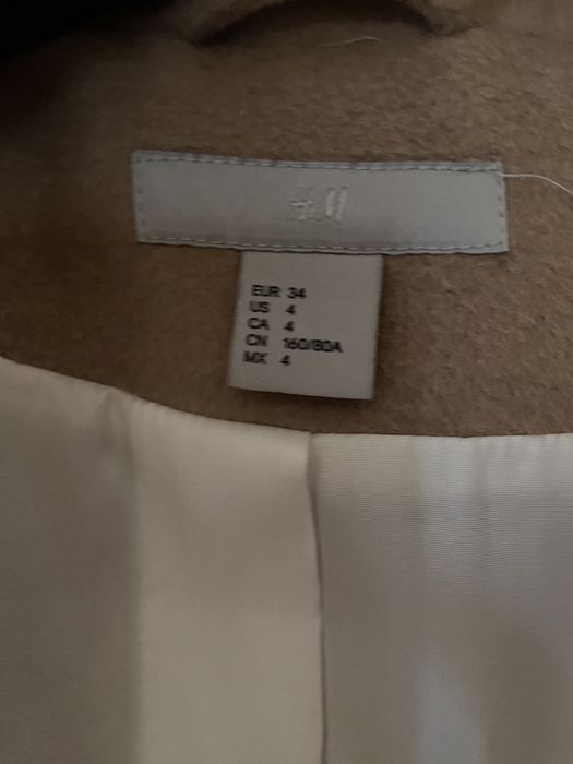Palton crem Hm- mărimea 34  Cu cordon
