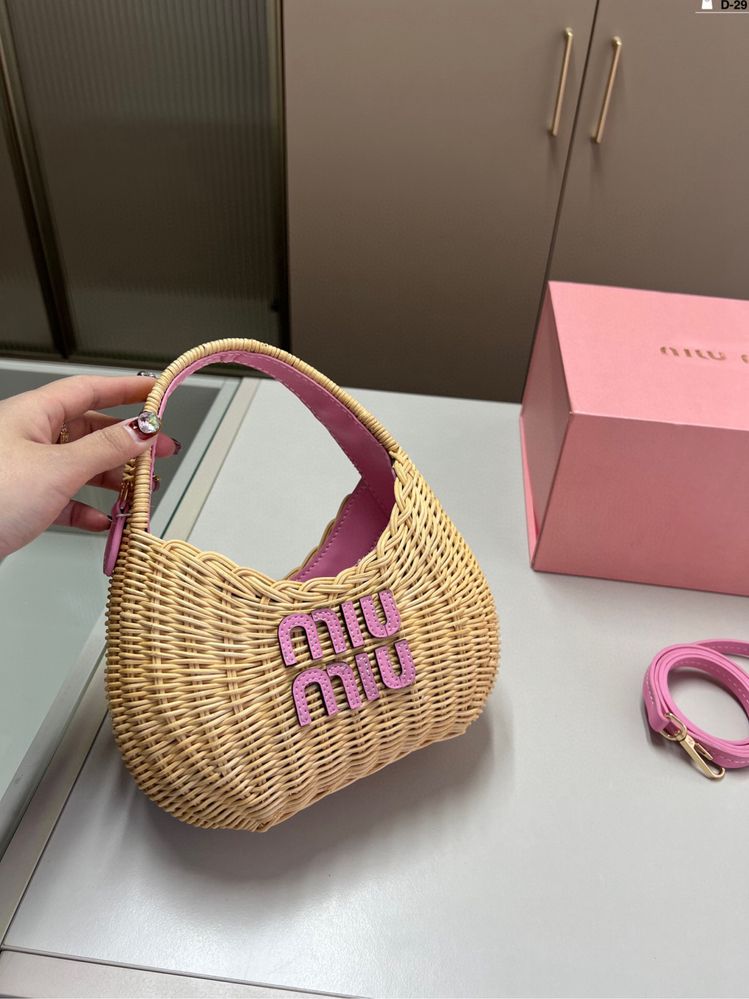 Geanta Miu Miu plaja