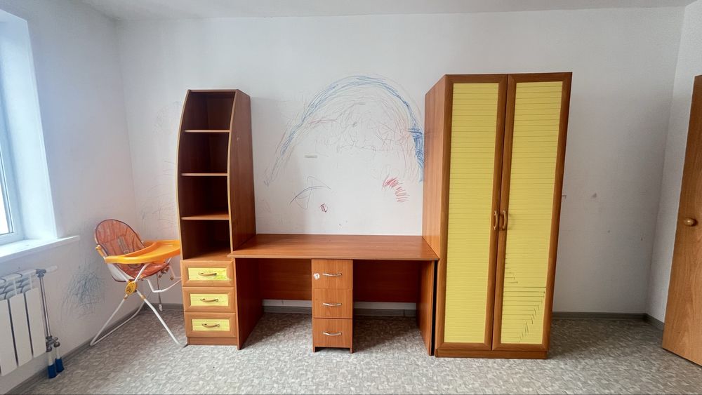 Шкаф с письменным столом для детской комнаты 20.000тг