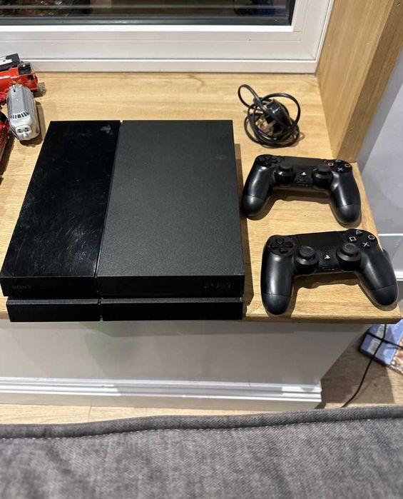 Sony PlayStation 4 500GB Home Console - Jet Black + два джойстика
