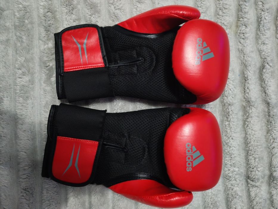 Vând mănuși adidas "speed tilt 150"