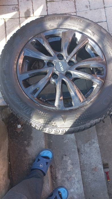 Vând jante cu amvelope de iarna cu dimensiuni 215/60/16 99H16