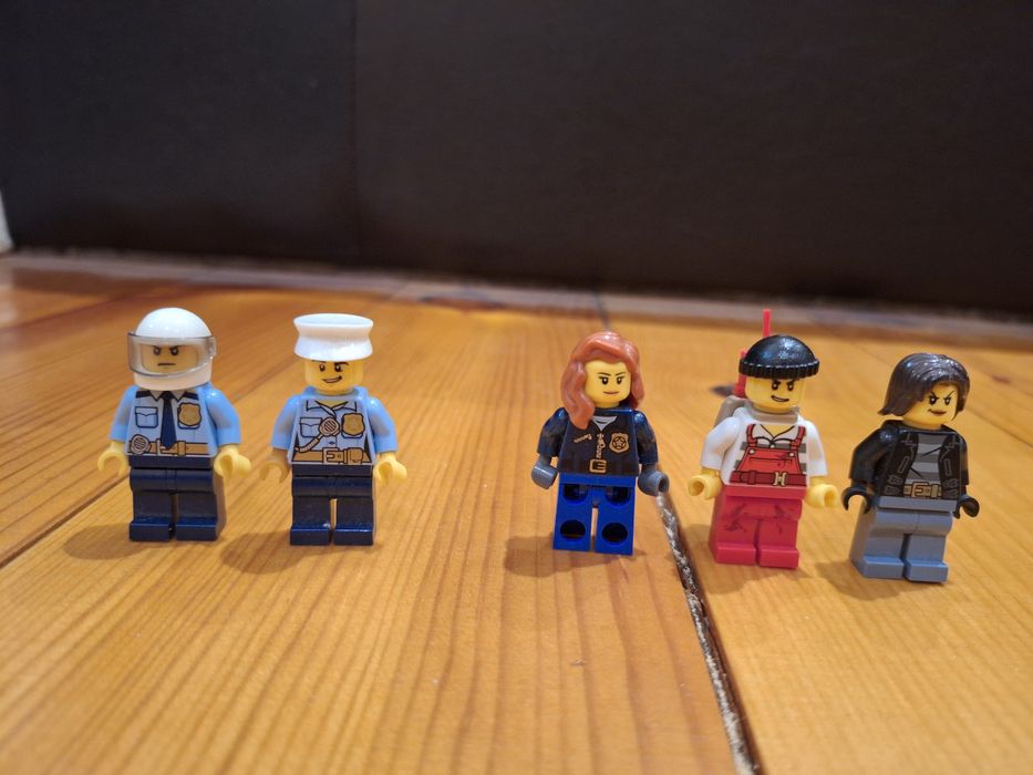 Конструктор LEGO City Airport: пътнически терминал (60104)