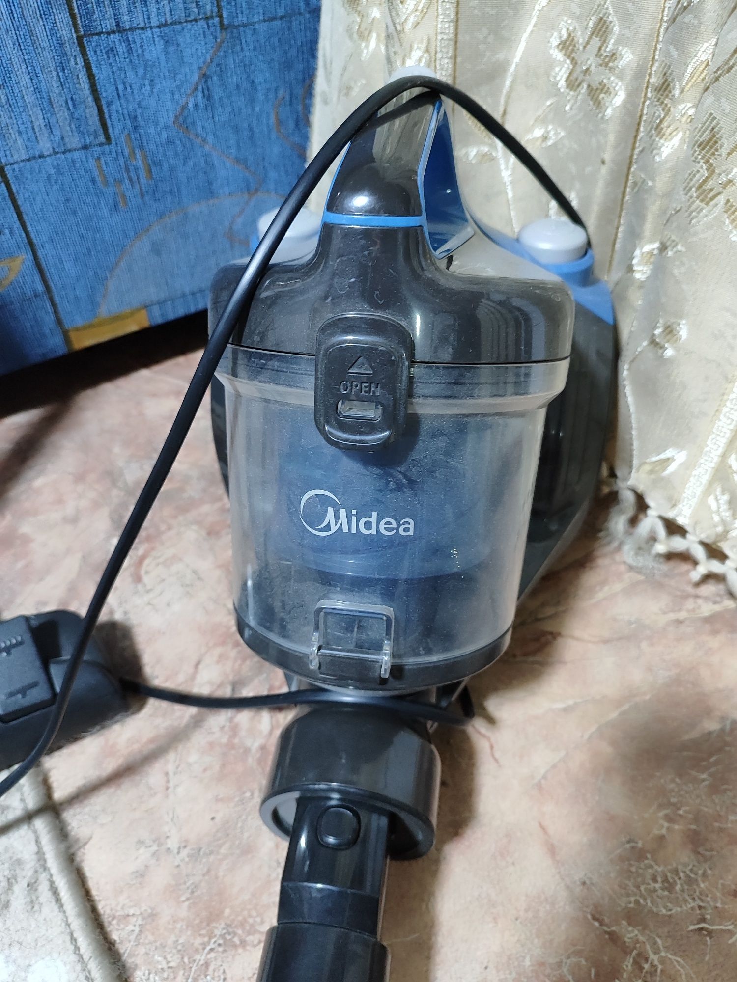 пылесос Midea на запчасти или под восстановление