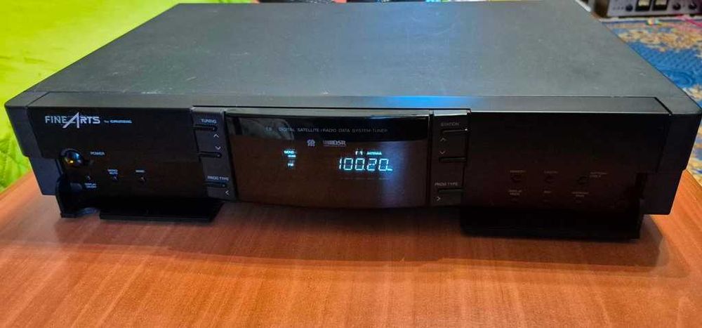 Vand Tuner digital GRUNDIG FineArts T6.