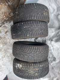 Продам резину зимнюю 235/55R17