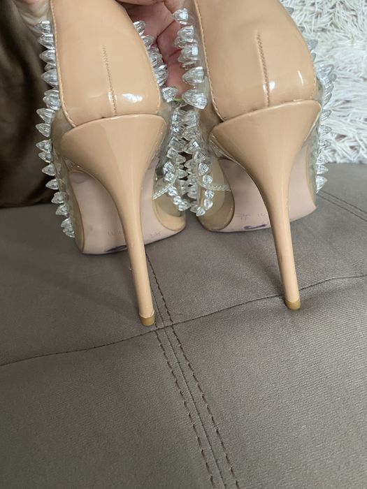 Pantofi gen Laboutin