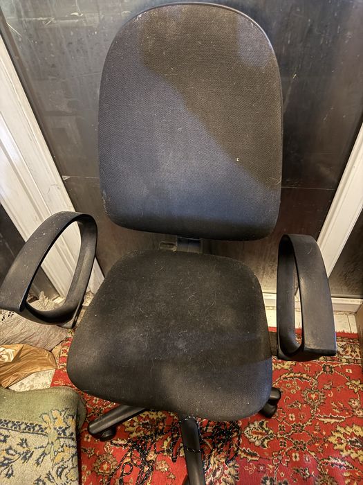 Отдам офисный стул