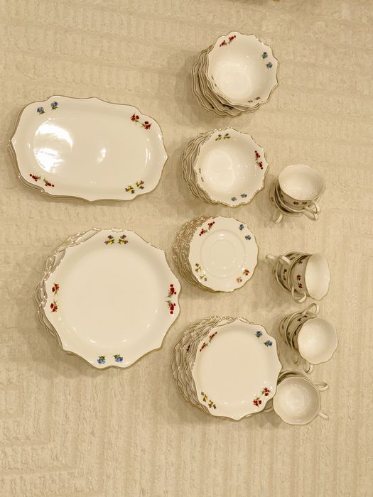 чайно столовый сервиз на 12 персон