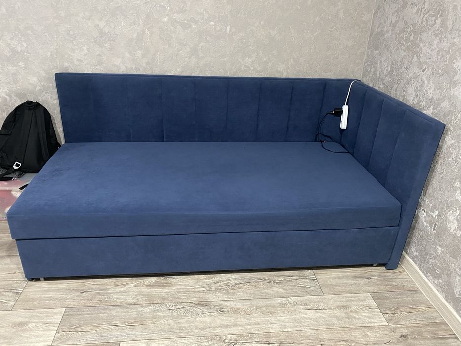 Продам диван ширина 140