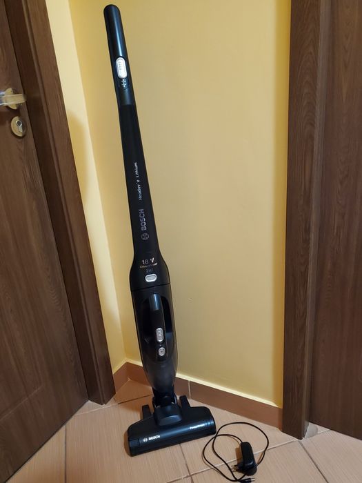 Aspirator vertical bosch pe acumulator