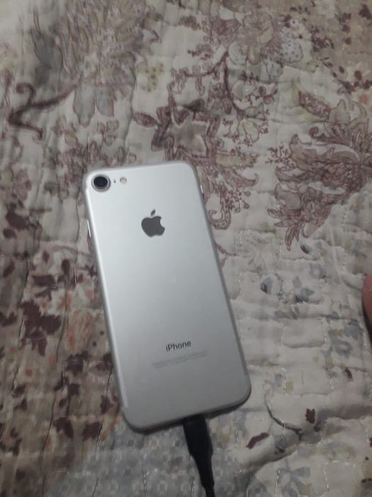 Продам iphone 7