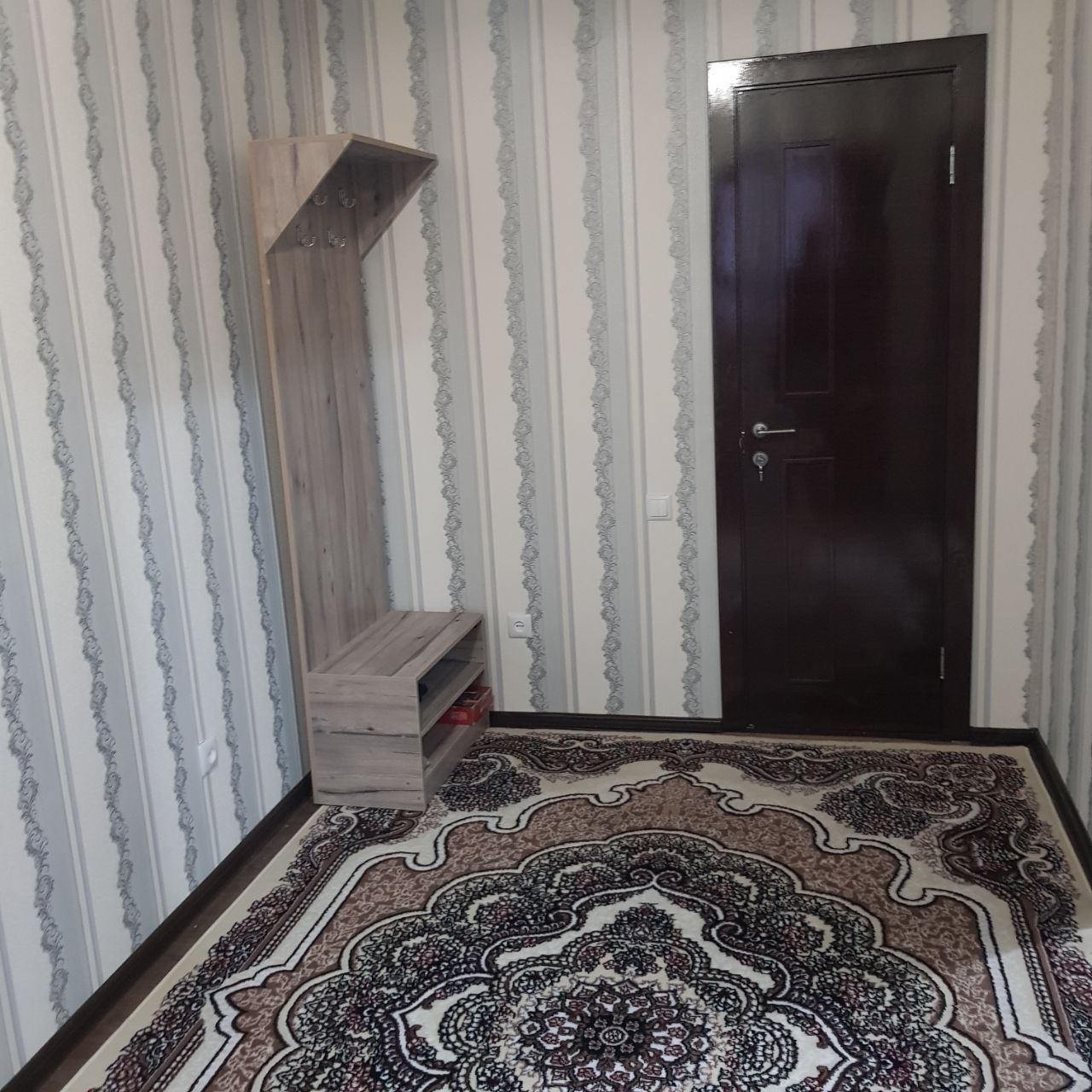 Guliston shahar markazida 2 xonlai kvartira ijaraga beriladi oilaga