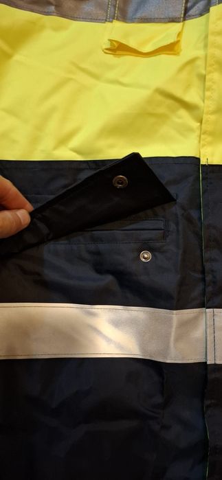 Geaca reflectorizanta cu gluga masura M