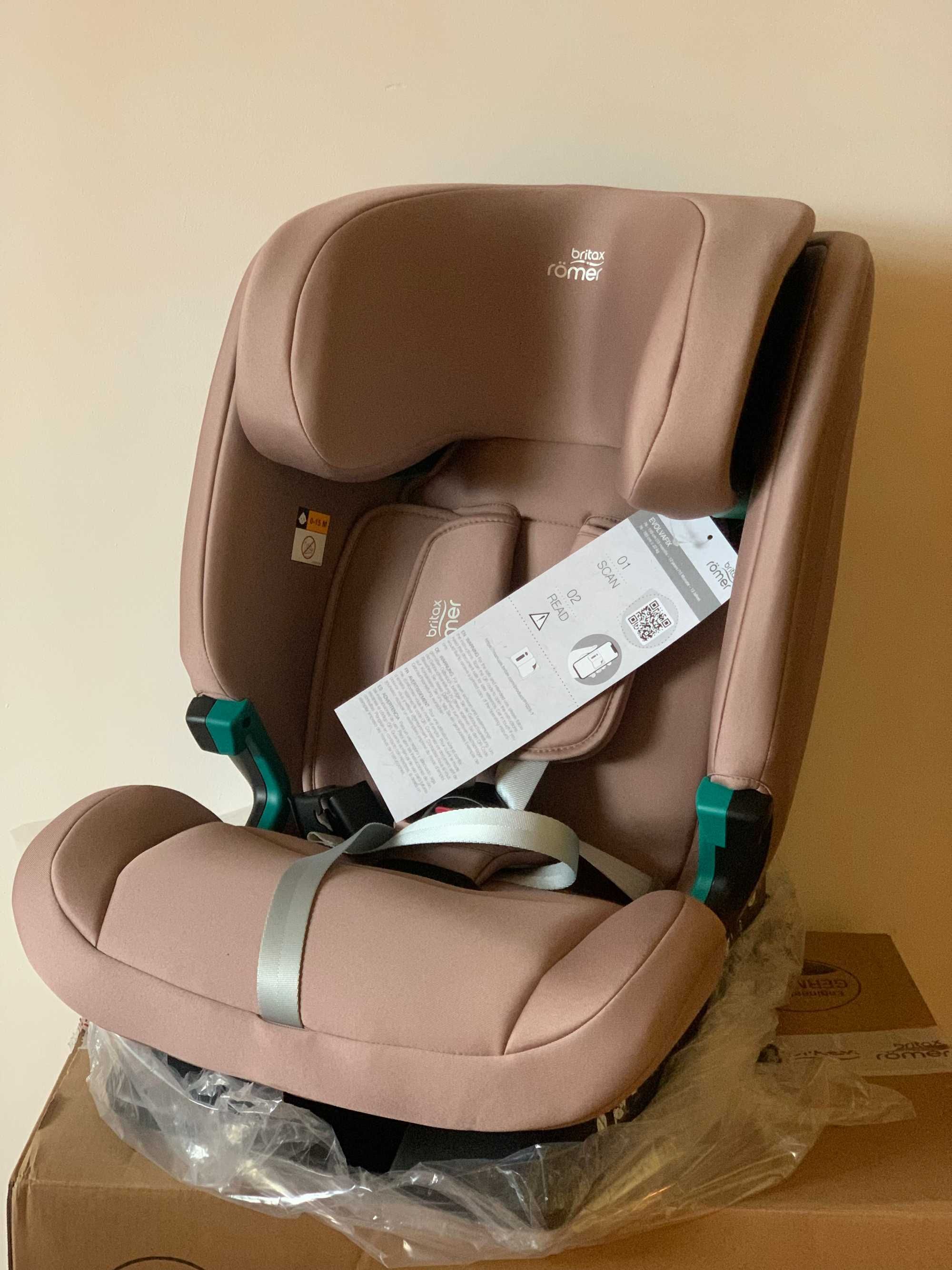 Ново! Детско столче за кола Britax Römer Evolvafix i-Size 9-36 кг