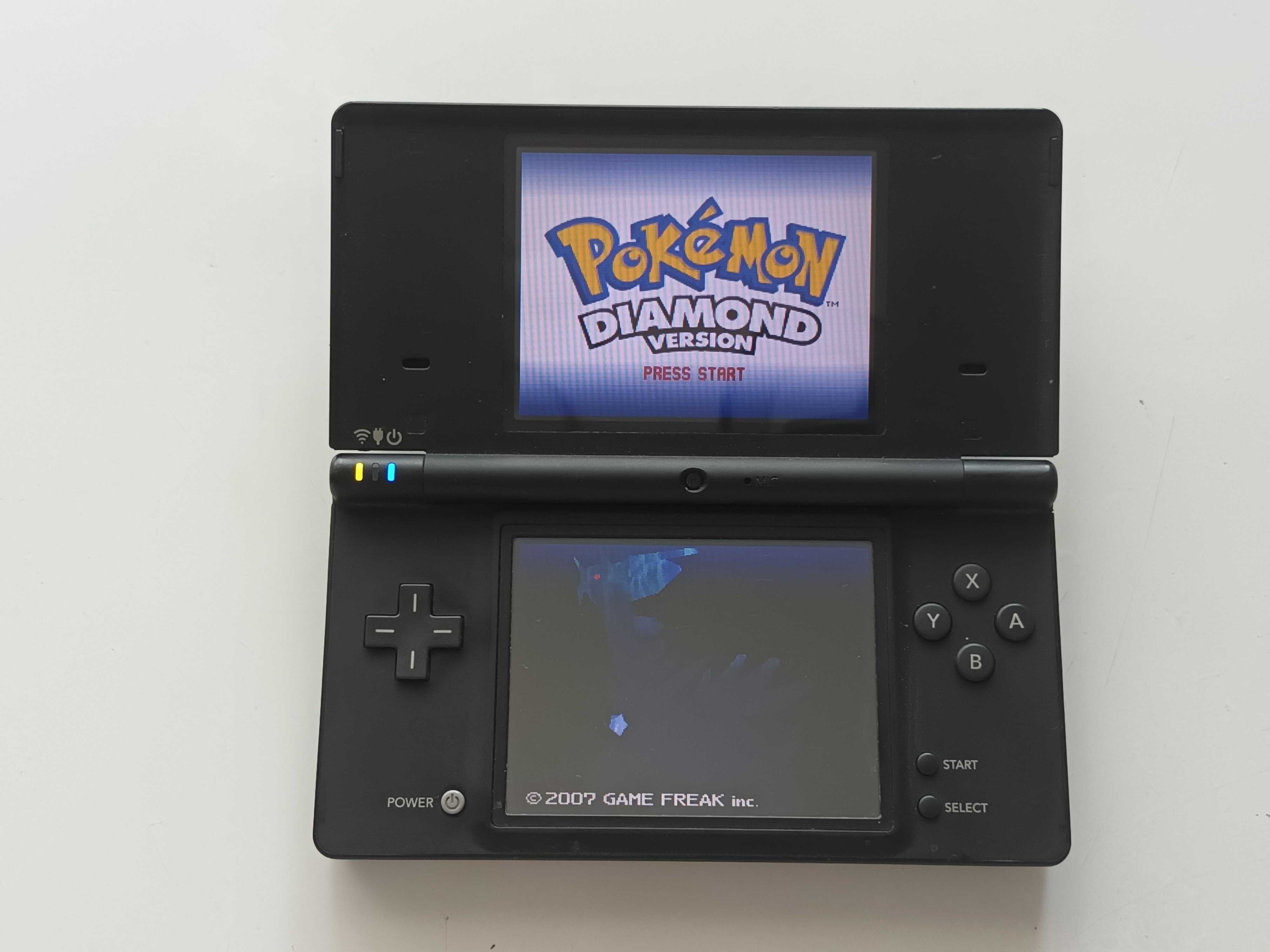 Конзола Nintendo DSi с качени много игри - Mario, Pokemon, Zelda