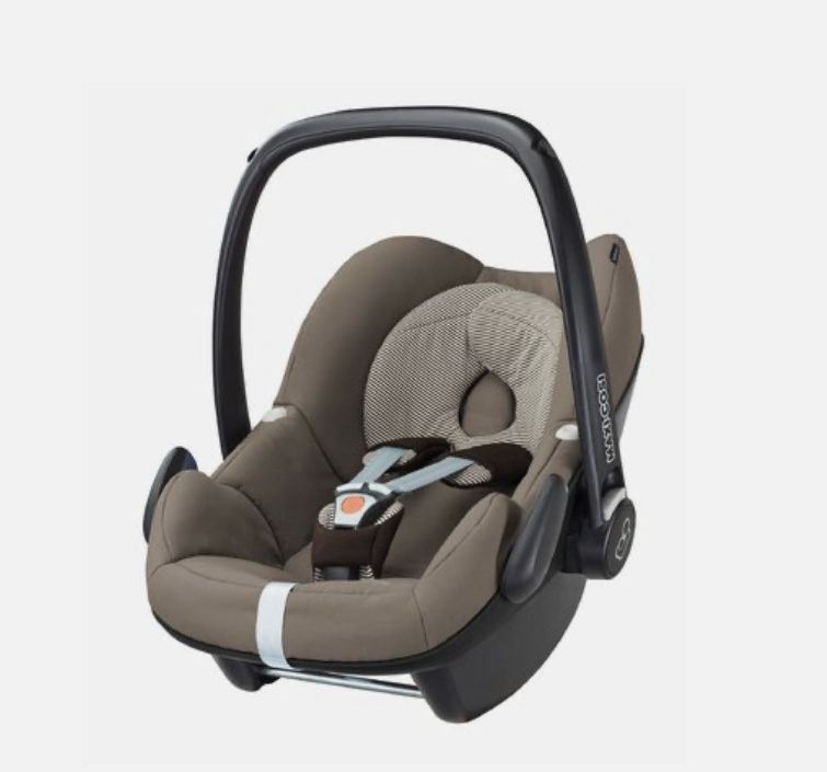 Продам 2 авто кресла Maxi-Cosi Pebble/Pearl и установку FamilyFix