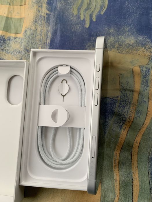 Iphone 16 128gb чисто нов