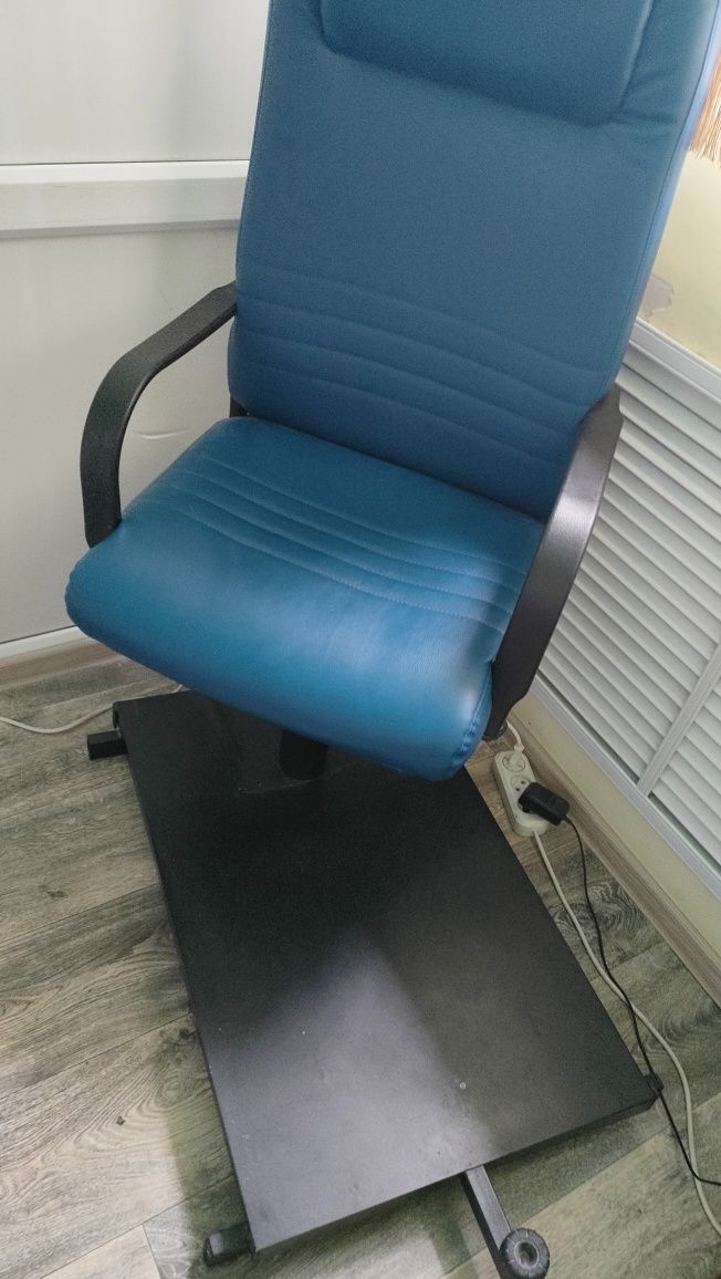 Продам педикюрное кресло 25000