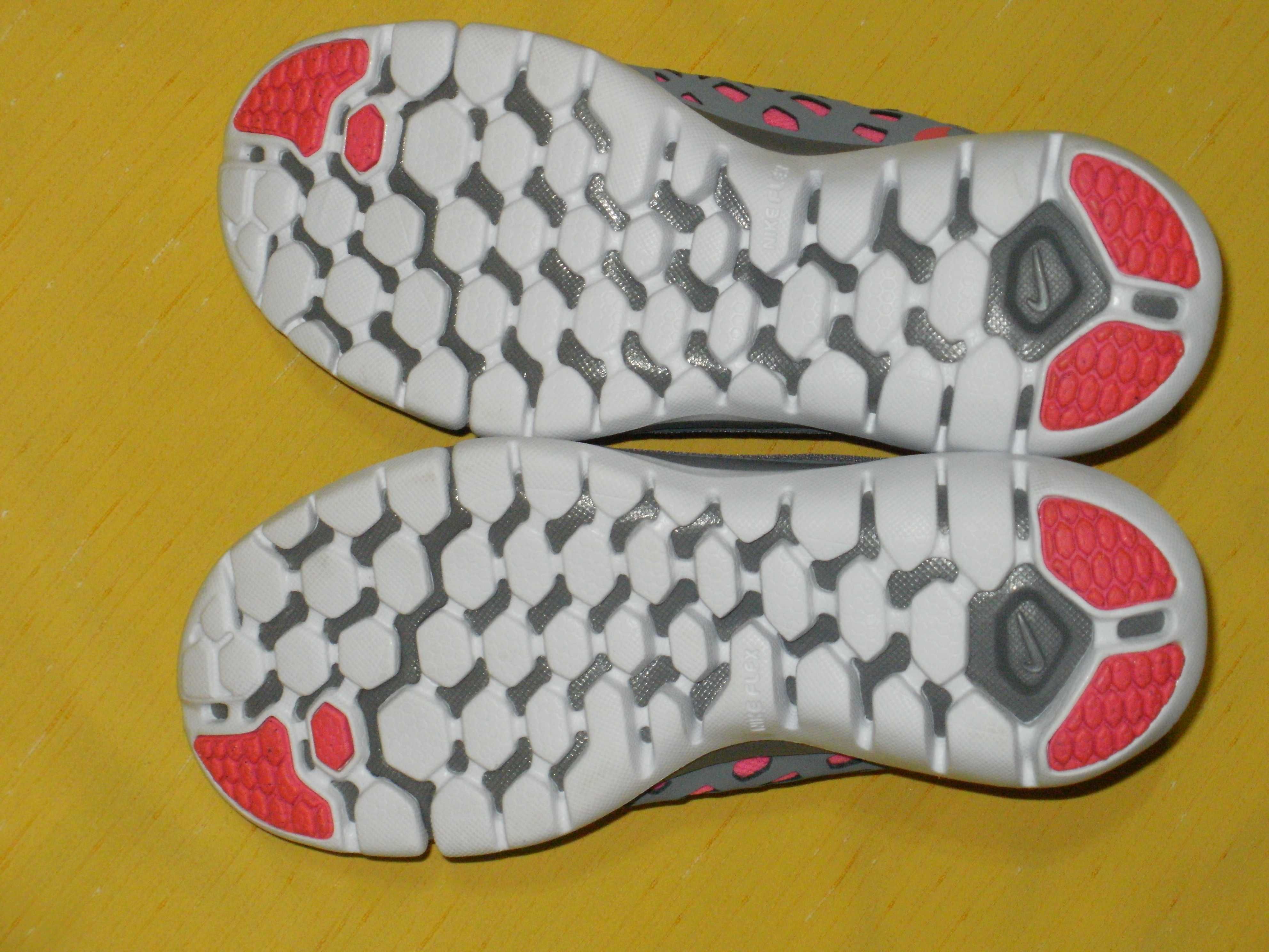 NIKE юношески нови 36