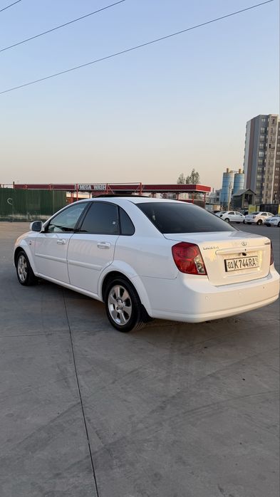 Gentra 3 позиция  152000 км мерс 204 салон, шумка боган, идеал. Метан