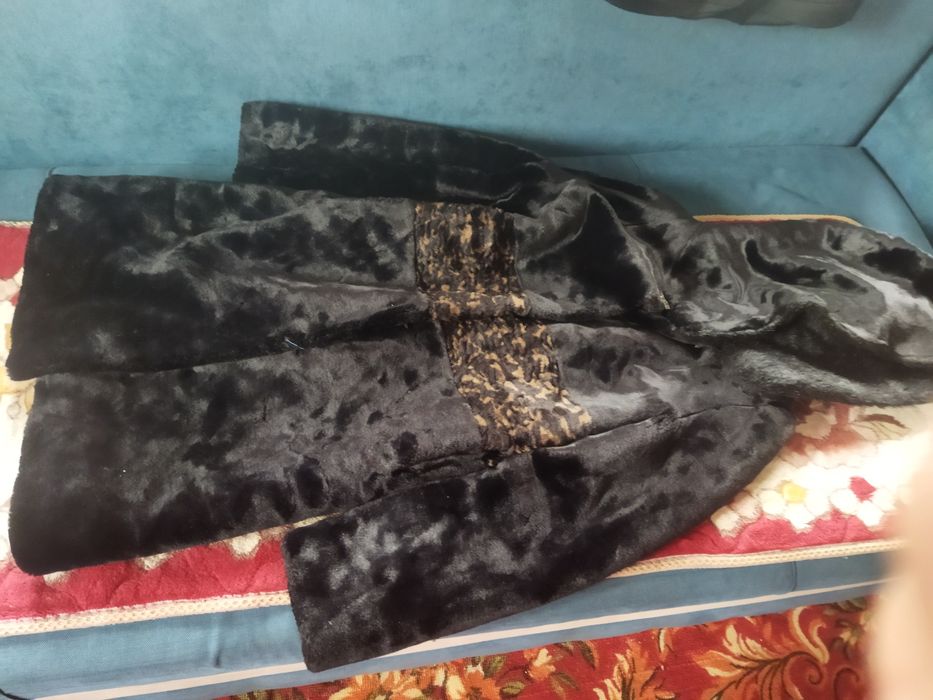 Продаю куртки и платья!!!