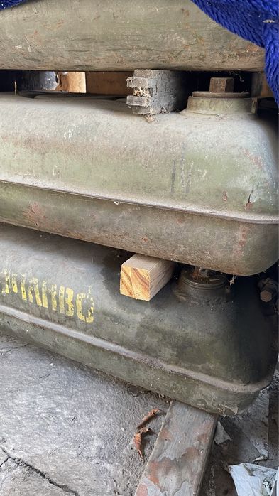 Продам емкости для топлива 100 литровые 4 шт