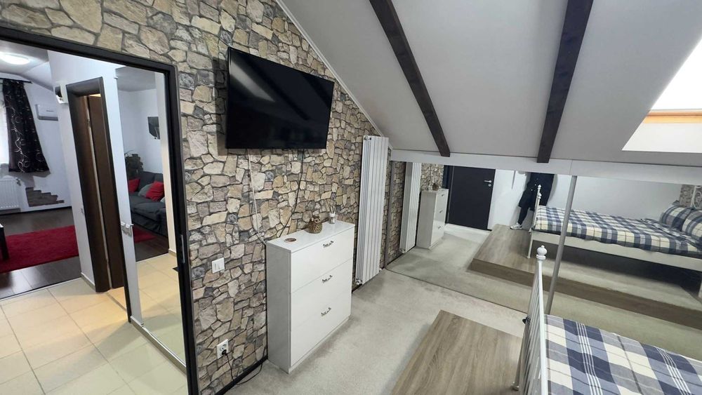 PRIVAT - Vand apt 2 cam, Complet mobilat, Mansarda 4/4, Loc parcare