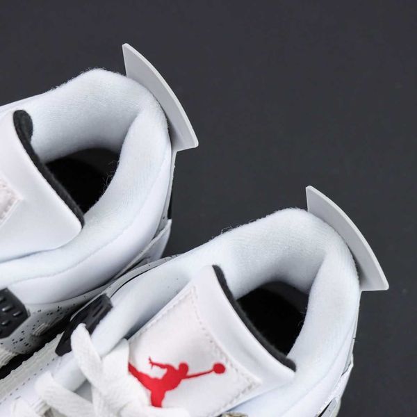 Обувки Air Jordan 4 White Cement(2025)