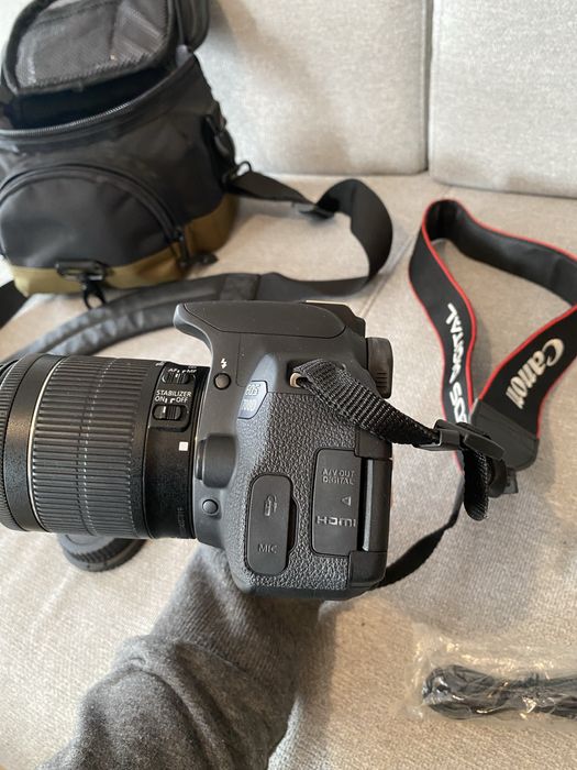 Фотоапарат Canon EOS 700D