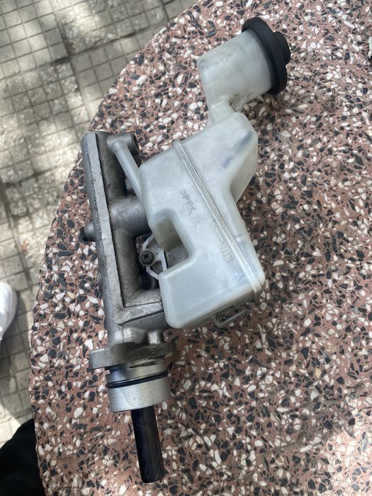 Кола на части toyota corolla 2004 година сив седан