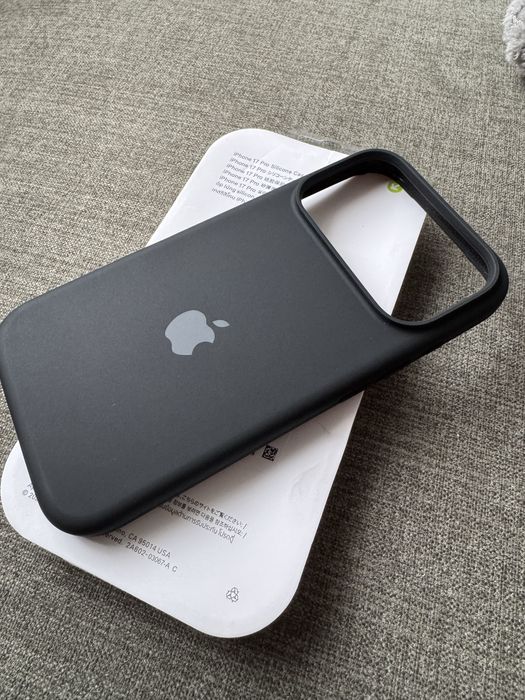 Husa iPhone 17 pro, black