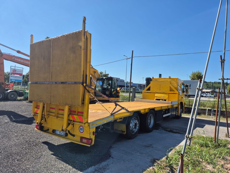 Camion Volvo Platforma utilaje
