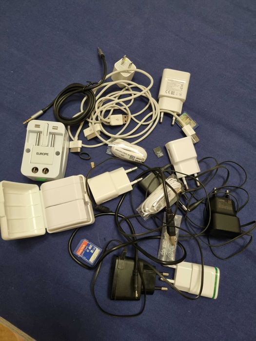 Зарядни за телефони,HD каб,слушалки,USB каб,чинчове,адаптери,AUX