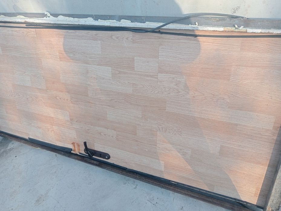 Продам входную металлическую дверь и деревянную