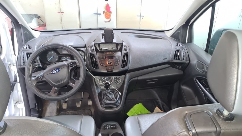 Vând Ford Transit Connect  euro 6, fabricat în 2015, 5 locuri