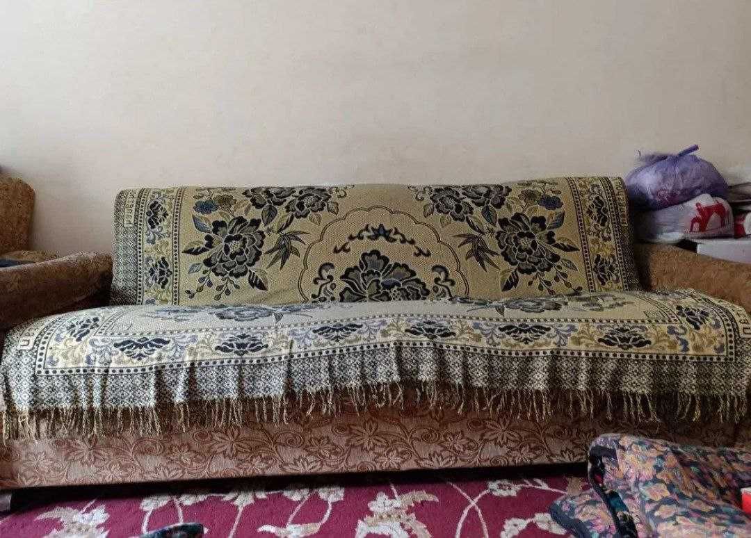 Отдам даром диван креслр
