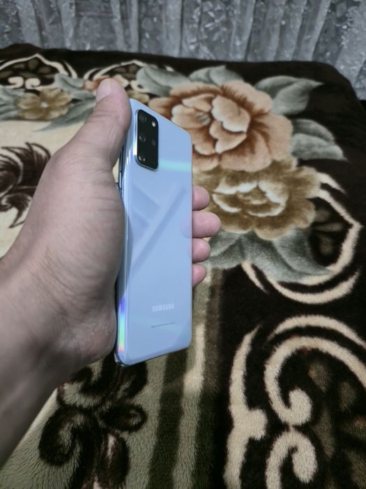 Samsung S20 plus  сотилади,  брони плёнка,  15$ ли қиммат чихоли билан