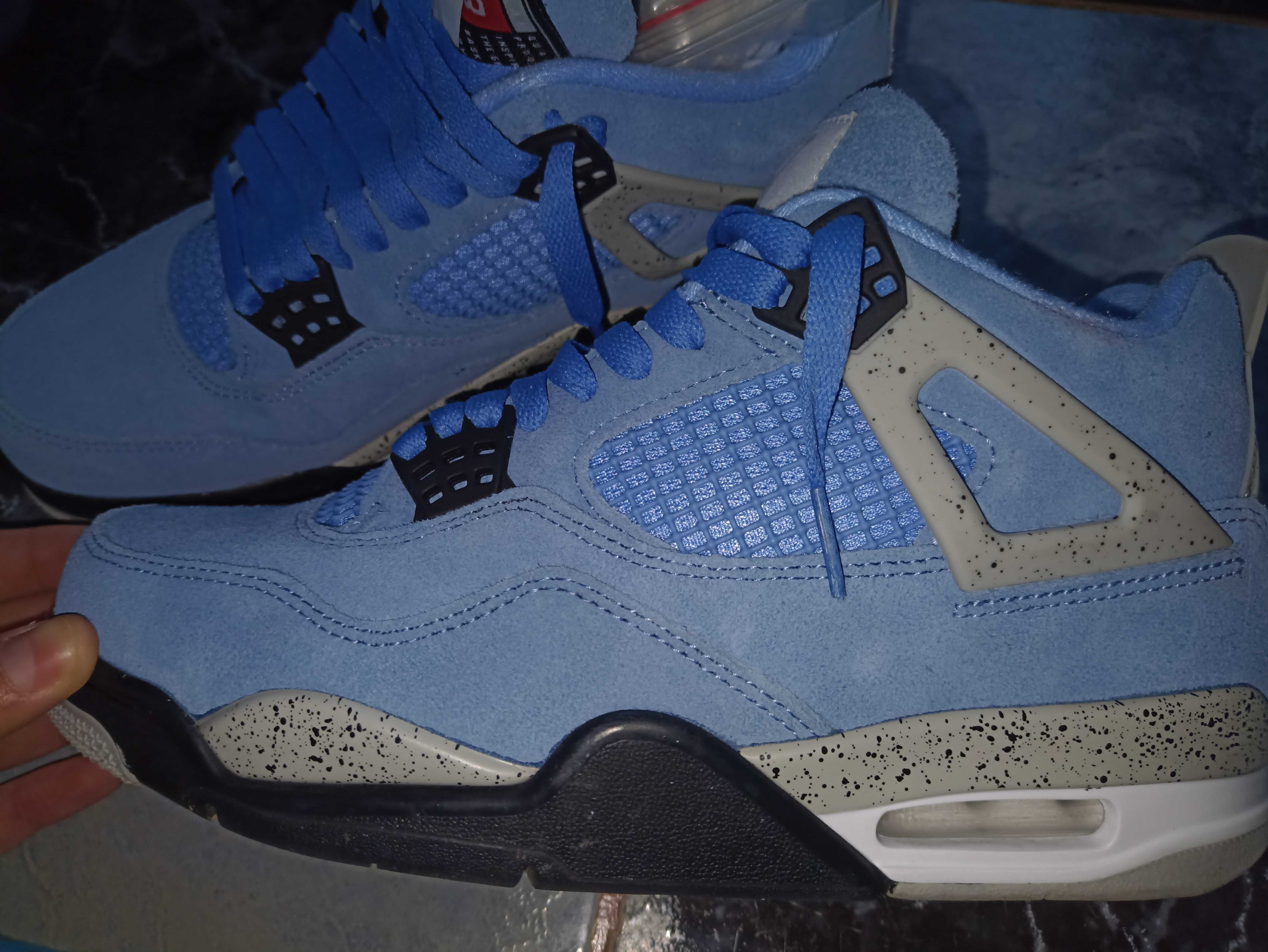 Adidași Jordan 4 university blue