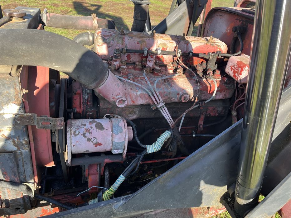 Vand tractor international 834 cu incarcator frontal