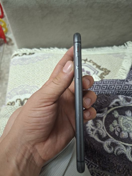 Айфон 11 продам коробка другая таки покупал