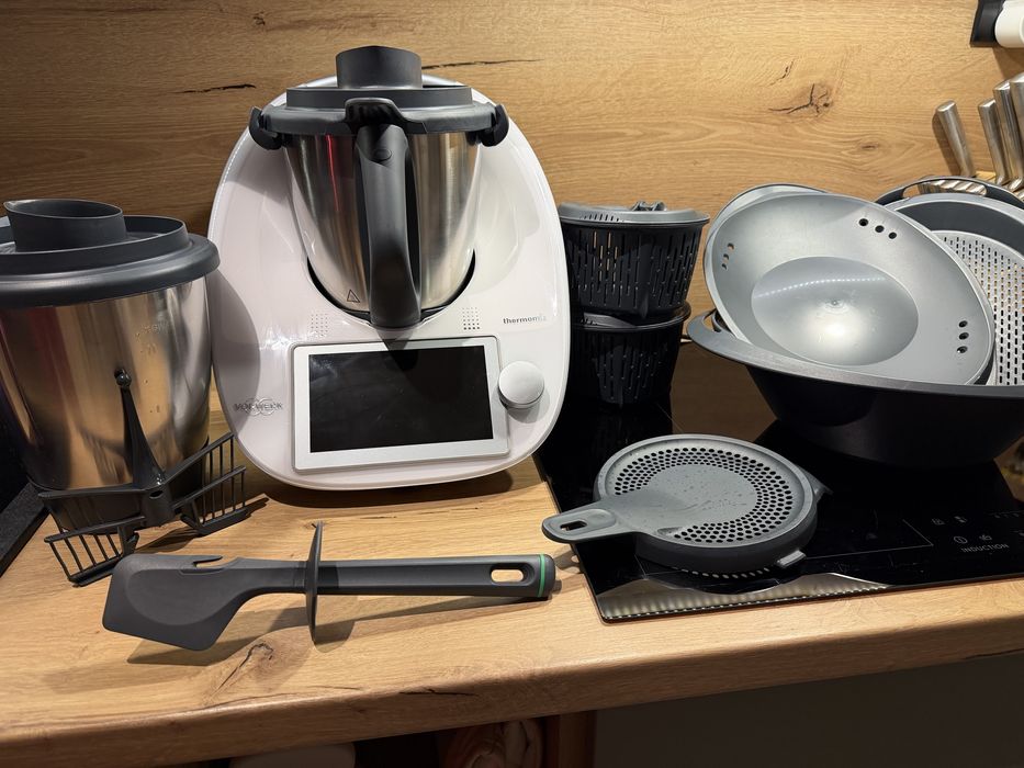 Thermomix 6 cu garantie si 2 boluri