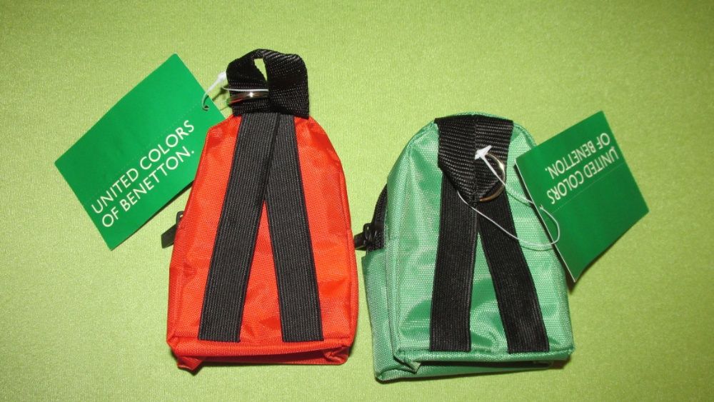 Breloc/portofel-rucsac-BENETTON-unisex-impermeabil-rosu-NOU!!