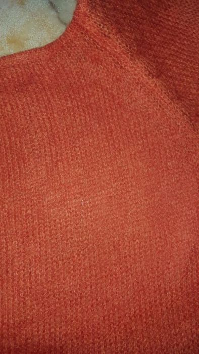 Пуловер на DKNY оранжев XS