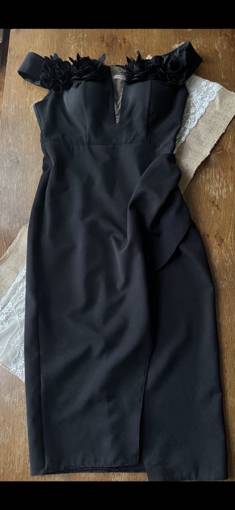 Rochie neagra de evenimente.