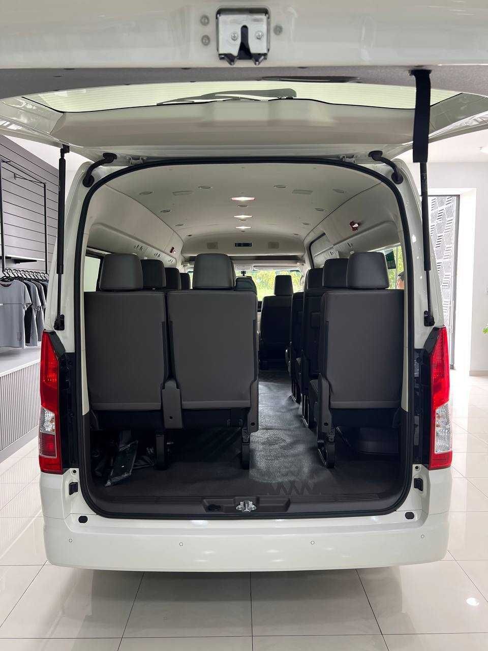 Toyota Hiace Tourister 3.5L 2023 13 местный