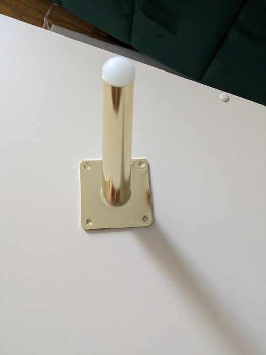 Picioare metal pentru mobila
Înălțime 18 cm
Cu șuruburi