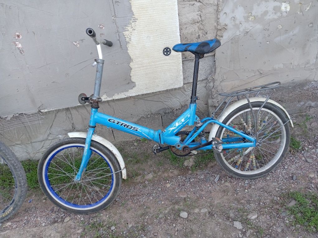 Продам велосипед складной  срочно только педальную аппарат сломан